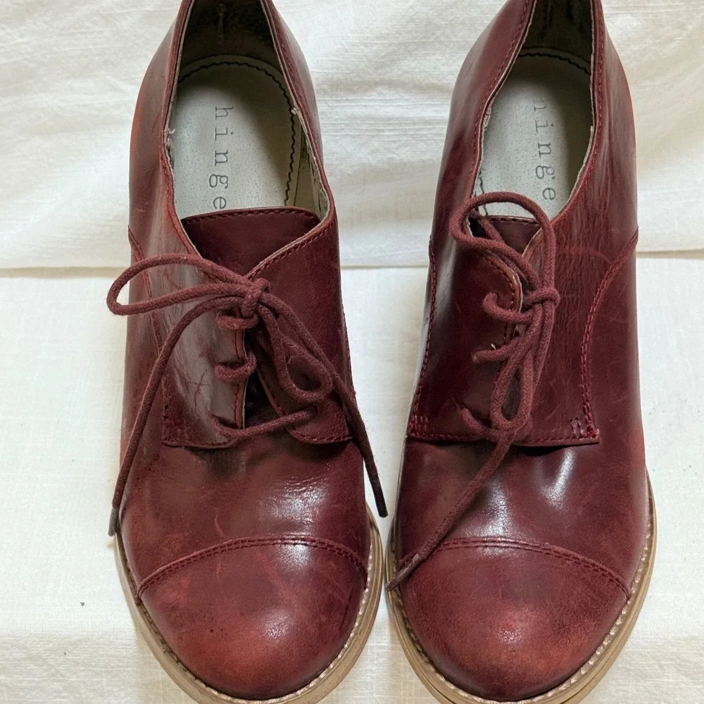 Hinge Leather Oxford Heels 8.5 Burgundy Lace Up Cap Toe Stacked Block Heel